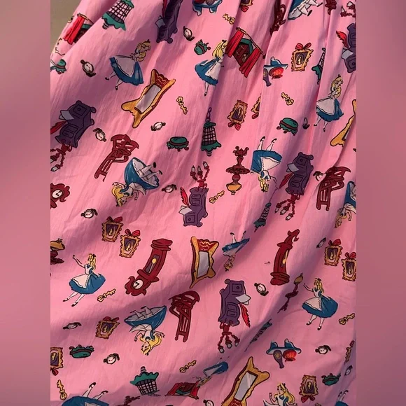 Brand new without tags! Hot Topic/Disney’s Alice in Wonderland skirt w/ pockets - Picture 3 of 3